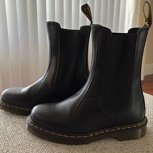 Dr. Martens Black Chelsea smooth 2976 NEW 
SZ 8 women’s - Read Description